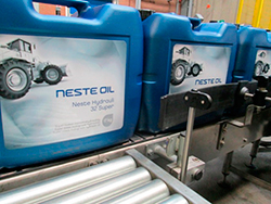 Процесс упаковки гидравлического масла Neste Hydrauli 32 Super